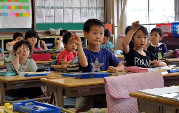 Yaponiya məktəblərində kütləvi zəhərlənmə: Yüzlərlə uşaq və müəllim zərər çəkib