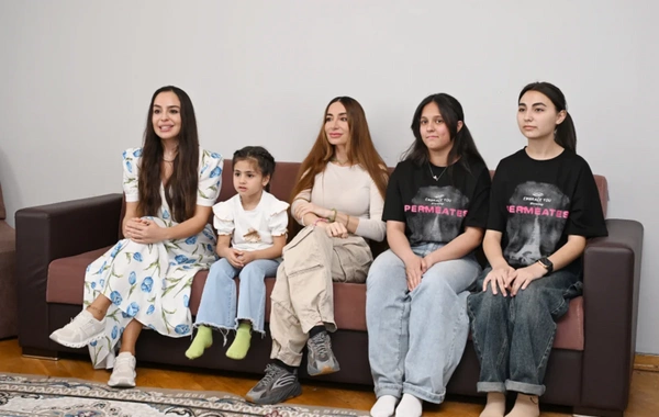 Лейла Алиева и Арзу Алиева посетили в Шеки детский дом учреждения социальных услуг