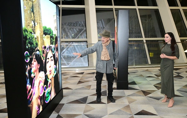 Leyla Əliyeva "Yüksələn işıq" sərgisində iştirak edib