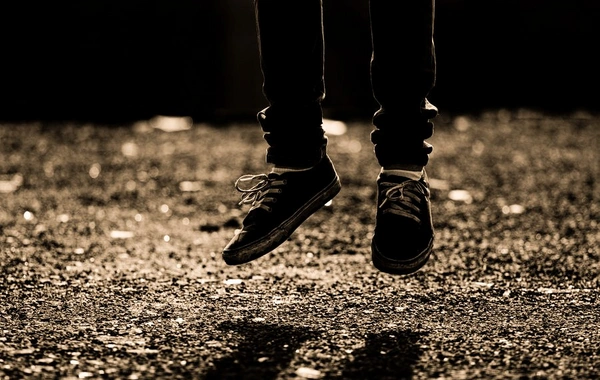 Azərbaycanda axtarışda olan cinayətkarın meşədə asılmış meyiti tapıldı