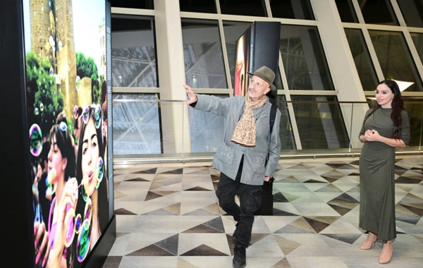 Leyla Əliyeva "Yüksələn işıq" sərgisində iştirak edib