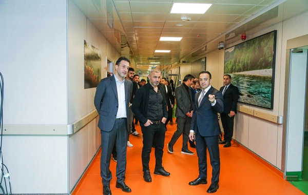 Qurban Qurbanov və futbolçuları Yeni Robotik Reabilitasiya Mərkəzini ziyarət ediblər