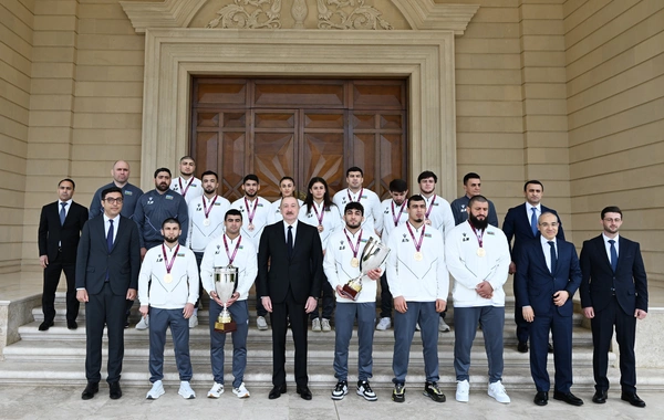 İlham Əliyev Avropa çempionatında komanda hesabında çempion olan güləşçiləri qəbul edib