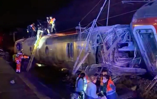 İspaniyada qatarların relsdən çıxması nəticəsində ölənlərin sayı artdı