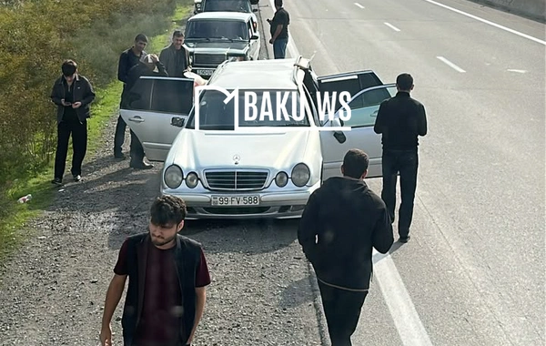 Bakı-Qazax yolunda avtobus "Mercedes"lə toqquşdu