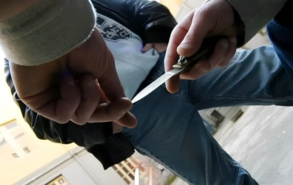 Bakıda sexdə DƏHŞƏT: Ustasını söyüşə görə bıçaqladı