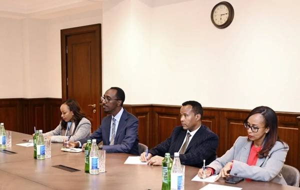 Samir Nuriyev Efiopiyanın XİN başçısını WUF13-ə hazırlıq işləri barədə məlumatlandırıb