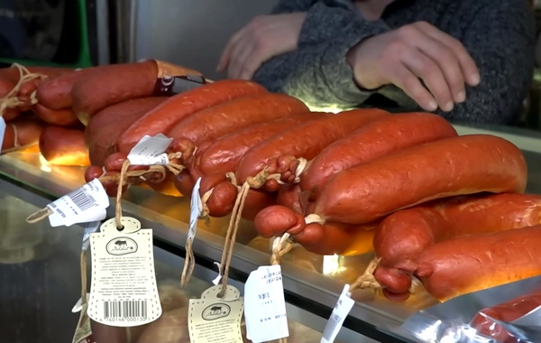 Ucuz kolbasa məhsullarından birinin tərkibində at əti aşkarlandı