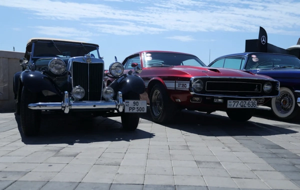 Bakı bulvarında klassik və sürət avtomobillərinin festivalı keçirilir