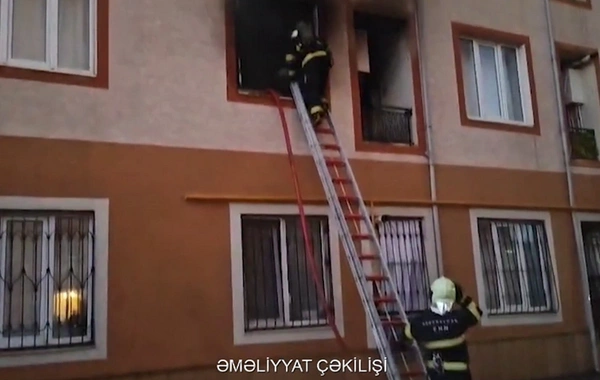 Xırdalanda çoxmərtəbəli yaşayış binasında yanğın olub, 15 nəfər sakin təxliyə olunub