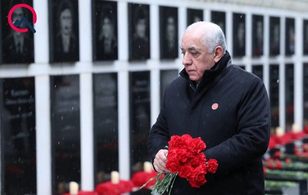 Rəsmilər Şəhidlər xiyabanında