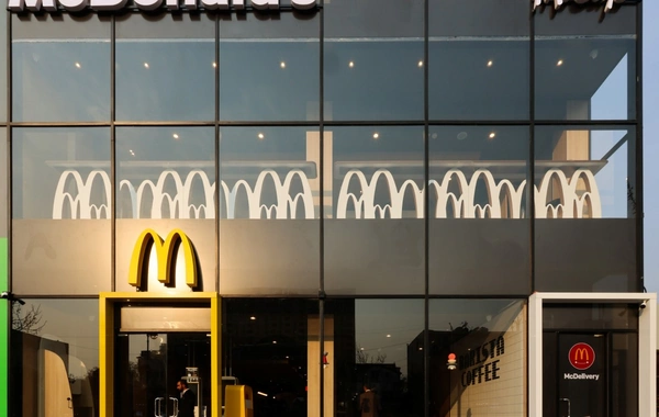 "İnşaatçılar" metrosunun yaxınlığında yeni "McDonald"s" restoranı açılıb