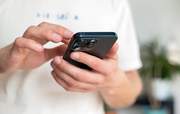 iPhone istifadəçiləri izahı olmayan problemlə üzləşiblər