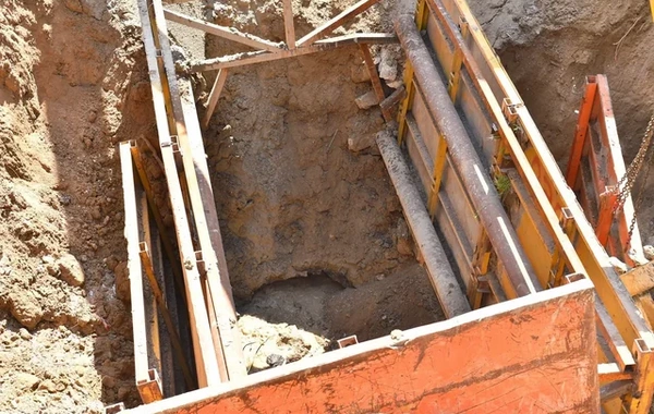 ADSEA: Üzərində evlər tikildiyinə görə çökən kollektorun qəzalı hissəsi dəyişdirilir