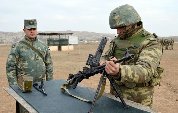Hərbi vəzifəlilərlə praktiki atış çalışmaları icra edilib