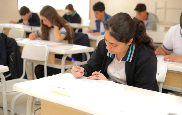 Bu gün 29 mindən çox şagird və abituriyent Azərbaycan dilindən imtahan verib