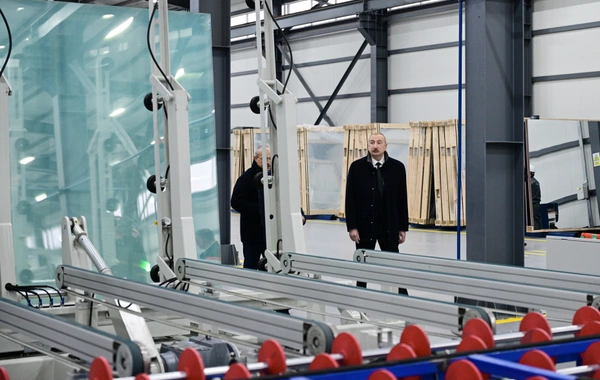 Prezident İlham Əliyev Sumqayıt Sənaye Parkında güzgü vərəqələrin istehsalı zavodunun açılışında iştirak edib