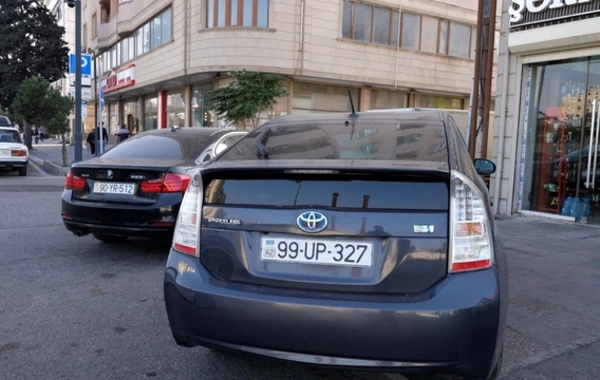 DİN səkilərdə avtomobillərini park edən sürücülərə müraciət ünvanlayıb