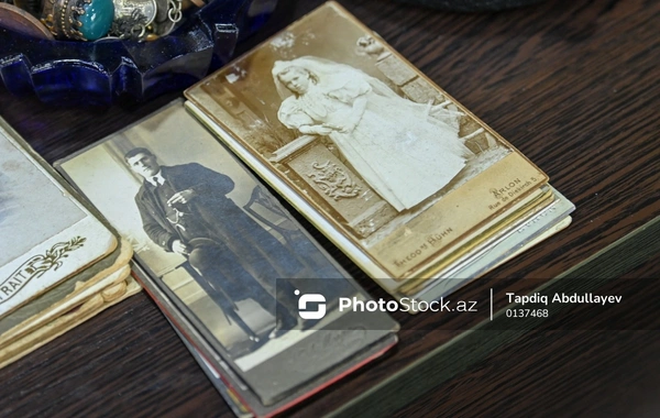 180-ə yaxın ölkədən qədim əşyaların toplandığı əntiq mağazadan fotoreportaj