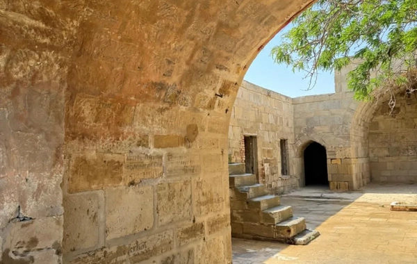 Qaradağda tarixi karvansaraya qanunsuz müdaxilənin qarşısı alınıb, araşdırma aparılır