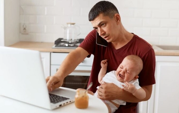 Отцовский отпуск, работа на удалёнке и цифровые договоры: что изменится в трудовом законодательстве