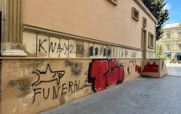 Nizami Kino Mərkəzinin divarlarına qraffiti çəkən şəxs həbs edildi