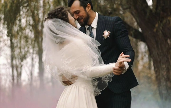 Azərbaycanlı model rusiyalı aktrisa ilə evləndi