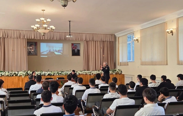 Polis Akademiyası IX–XI sinif şagirdləri ilə təbliğat-təşviqat tədbirləri keçirir