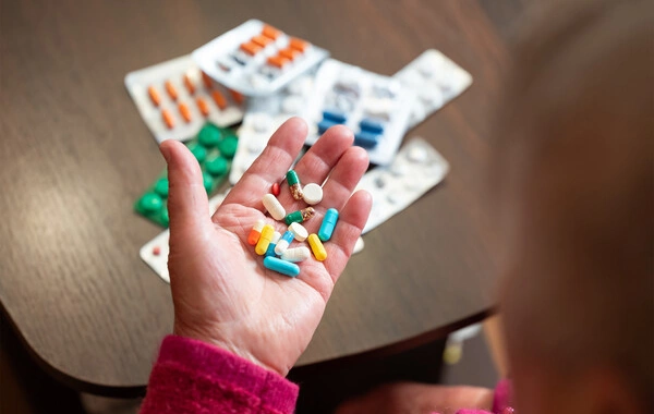 Uşaqlıqda antibiotik qəbulu bağırsaq xəstəliyi riskini artıra bilər - ARAŞDIRMA