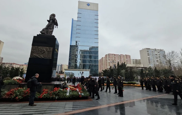 Fövqəladə Hallar Nazirliyinin kollektivi Xocalı soyqırımı abidəsini ziyarət edib