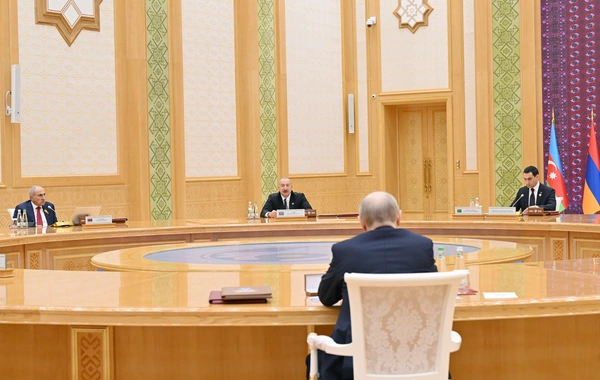 İlham Əliyev MDB Dövlət Başçıları Şurasının məhdud tərkibdə iclasında iştirak edib