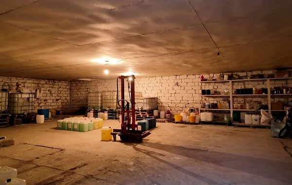 Suraxanıda saxta yuyucu vasitələr istehsal edən sex aşkarlanıb