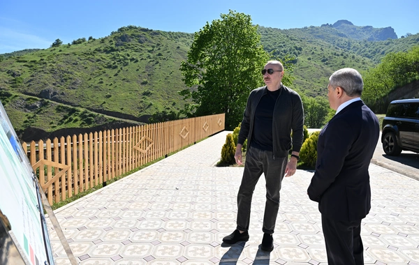 Prezident İlham Əliyev Şuşanın Böyük Qaladərəsi kəndində görülən işlərlə tanış olub, sakinlərlə görüşüb