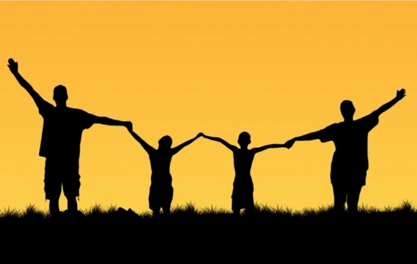 Uşaqlara aşırı qayğı onların həyatını qaralda bilər - Çarpaz baxışlar