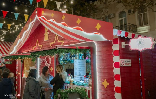 Bakı şəhərinin sevilən Qış nağılı yenidən Fəvvarələr meydanında!