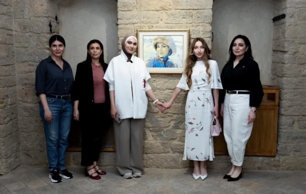 Alyona Əliyeva Rüqəyya Babaxanın Ruhun müxtəlif üzləri adlı fərdi sərgisindən paylaşım edib