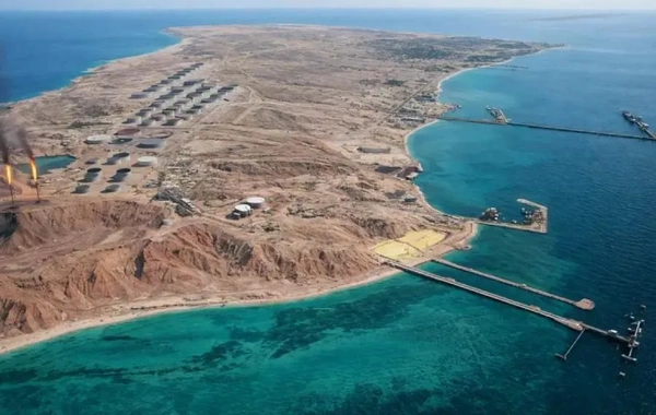 İranın Xarq adası ətrafında partlayış olub