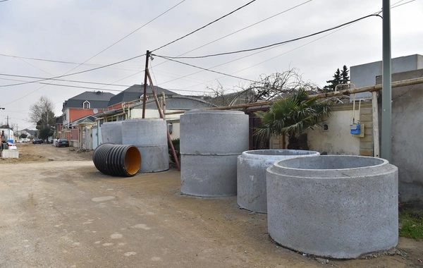 Bakıda 7 küçədə üzərində evlər tikilən su-kanalizasiya xətlərinin yeri dəyişdirilir