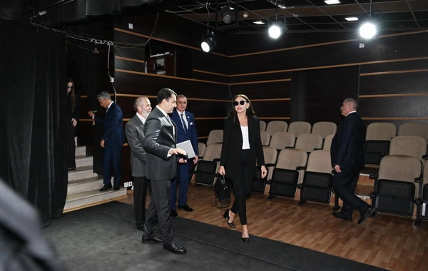 Mehriban Əliyeva Pantomim Teatrında olub