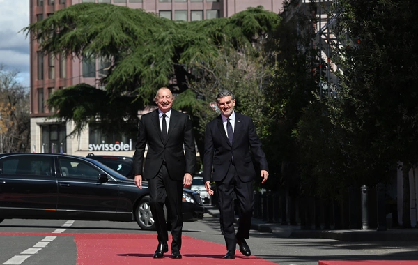 Prezident İlham Əliyevin Tbilisidə rəsmi qarşılanma mərasimi keçirilib