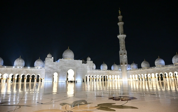 Leyla Əliyeva Əbu-Dabidə Şeyx Zayed məscidini ziyarət edib