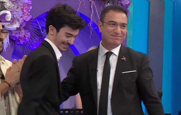 Xalq artistinin oğlu onun 59 yaşını canlı efirdə təbrik etdi