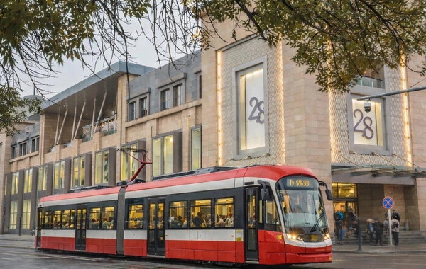 Tramvay 28 Mallun qarşısından keçəcək