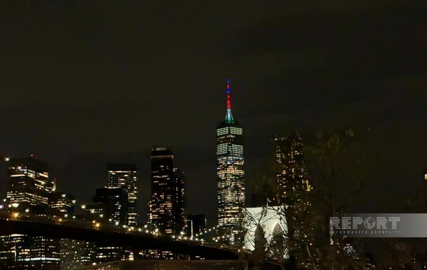 Небоскребы Нью-Йорка подсвечены цветами флага Азербайджана