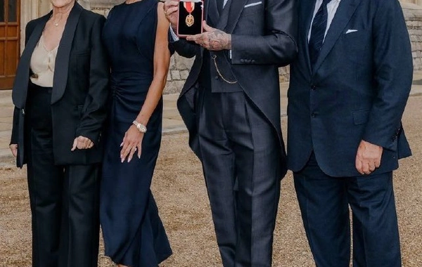 Король Великобритании Карл III посвятил Дэвида Бекхэма в рыцари