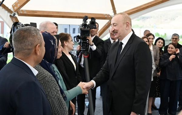 Prezident və birinci xanım Cəbrayıl rayonunun Şükürbəyli kəndinə köçən sakinlərlə görüşüblər