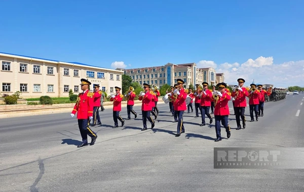 Naxçıvanda hərbi orkestrin müşayiəti ilə yürüş keçirilib