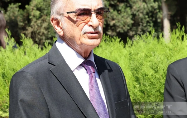 Elçinin anım mərasimində qəbirüstü abidəsinin açılışı olub