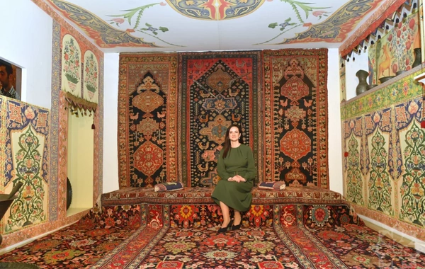 Litvanın Baş naziri Milli Xalça Muzeyini ziyarət edib