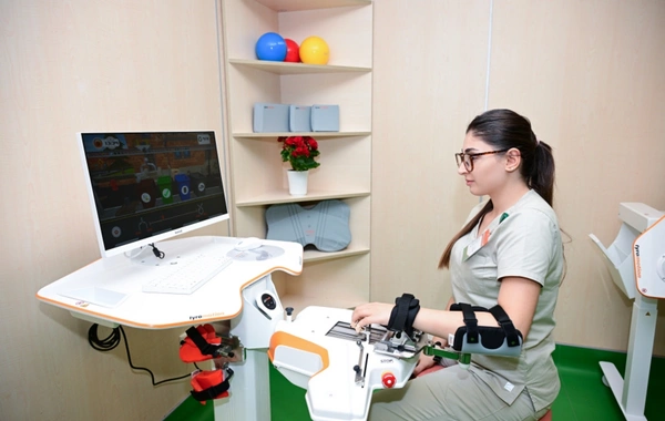 Yeni Klinikada Yeni Robotik Reabilitasiya və Sümük İliyi Transplantasiyası mərkəzlərinin açılışı olub